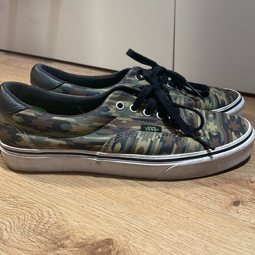 Vans mens size 9 tribal print